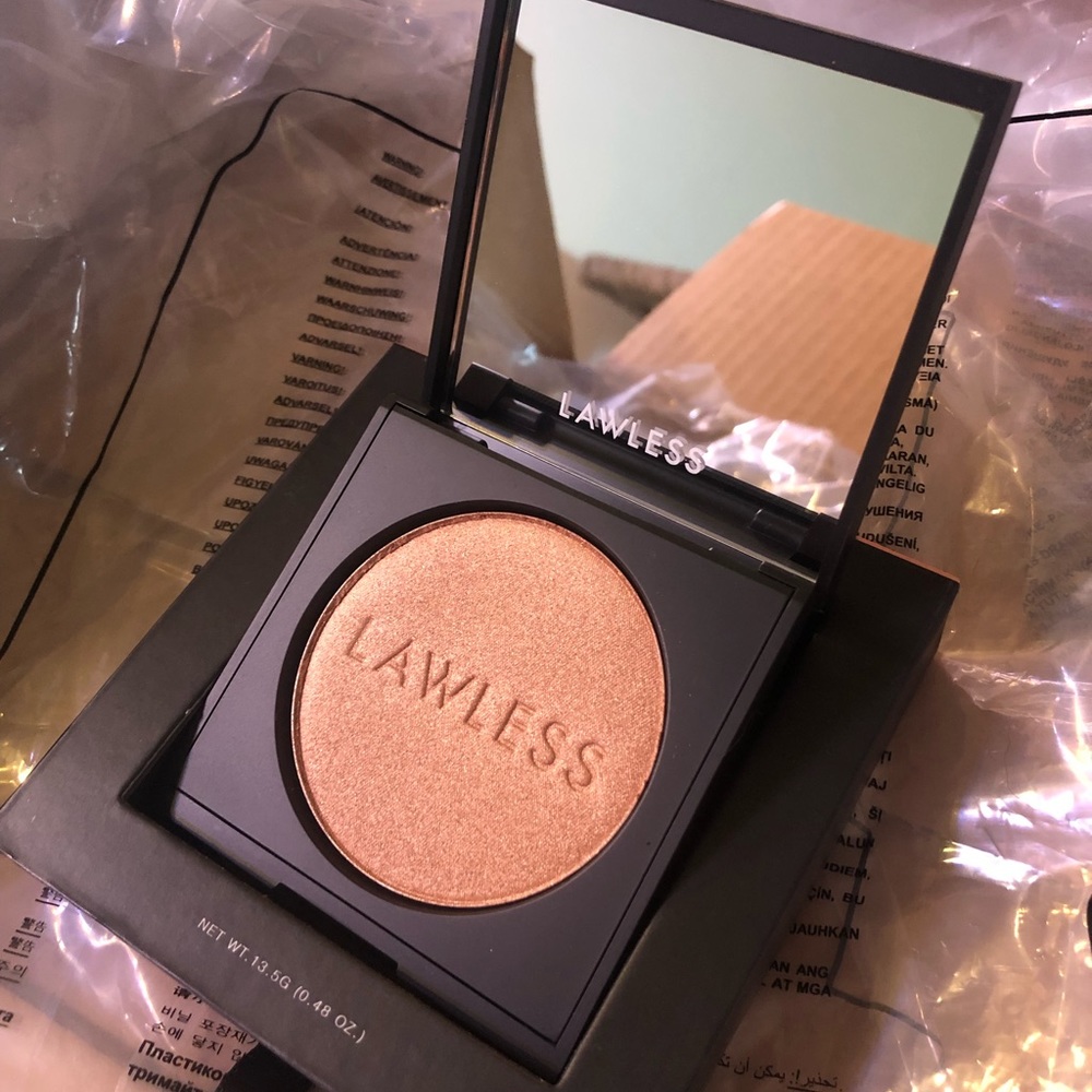 LAWLESS Lucid Skin Highlighter